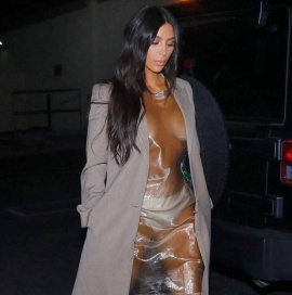 Kim Kardashian uso un vestido ¿de bolsa plástica transparente?