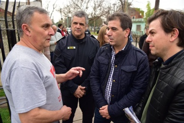 Con todos sus funcionarios en la calle, Cambiemos abrió su campaña con un timbreo