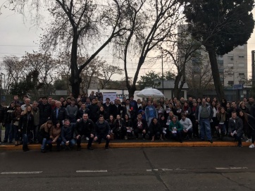 Con todos sus funcionarios en la calle, Cambiemos abrió su campaña con un timbreo