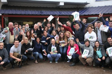 Con todos sus funcionarios en la calle, Cambiemos abrió su campaña con un timbreo