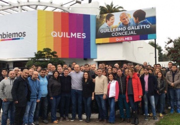 Con todos sus funcionarios en la calle, Cambiemos abrió su campaña con un timbreo