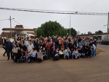 Con todos sus funcionarios en la calle, Cambiemos abrió su campaña con un timbreo