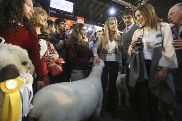 Vidal siguió con la campaña en la Expo Rural, ahora con Bullrich y González