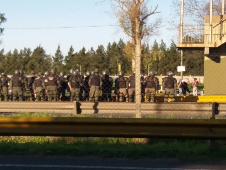 Gendarmería desalojó a los trabajadores de Cresta Roja