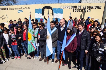 Carolina Stanley acompañó a Molina en una inauguración de cloacas