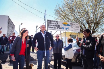 Carolina Stanley acompañó a Molina en una inauguración de cloacas