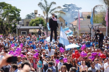 El poncho antidivisión no logró su cometido: Massa y Duhalde pegaron el faltazo para evitar la foto con Cristina