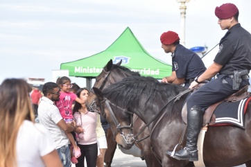 Con caballos, lanchas, helicópteros y perros, Vidal y Ritondo exhiben su Bonaerense en Mardel