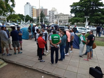 Con caravana a La Plata, trabajadores de Fanazul vuelven a pedir la defensa de sus puestos