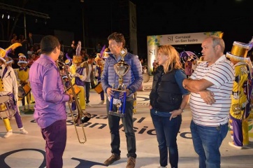 Treinta intendentes, treinta fotos: carnaval a full, carnaval toda la vida