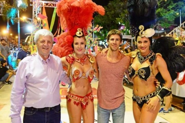 Treinta intendentes, treinta fotos: carnaval a full, carnaval toda la vida