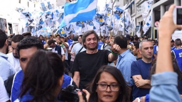 Movilización: Comenzaron los discursos en la 9 de Julio