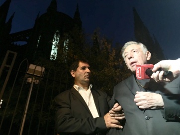 Con custodia en la Catedral, Aguer pidió que no haya festejos en la puerta