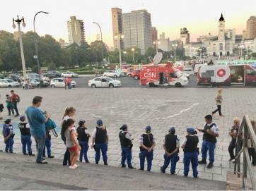 Con custodia en la Catedral, Aguer pidió que no haya festejos en la puerta