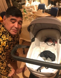 Diego Maradona conoció a su segundo nieto, hijo de Diego Jr.