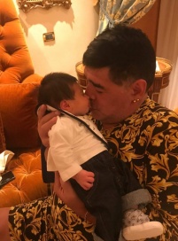 Diego Maradona conoció a su segundo nieto, hijo de Diego Jr.