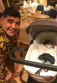 Diego Maradona conoció a su segundo nieto, hijo de Diego Jr.