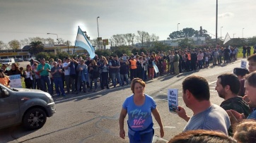 Chascomús desespera ante los despidos en fábricas: cientos de vecinos salieron a protestar a la ruta