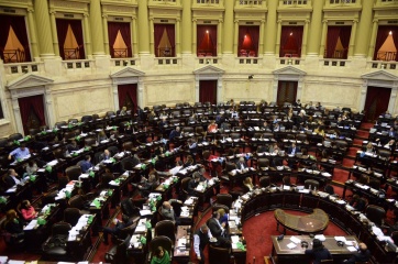 En una jornada histórica, la despenalización del aborto ganó en Diputados y espera por el Senado