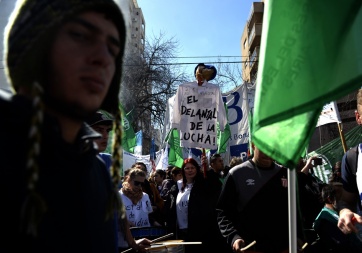 La masiva marcha docente por el centro de La Plata en fotos