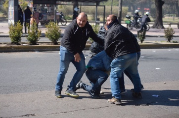 Astillero Río Santiago: los disturbios en La Plata en imágenes