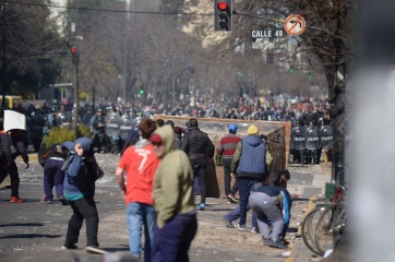 Astillero Río Santiago: los disturbios en La Plata en imágenes