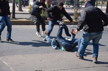 Astillero Río Santiago: los disturbios en La Plata en imágenes