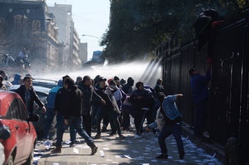 Astillero Río Santiago: los disturbios en La Plata en imágenes