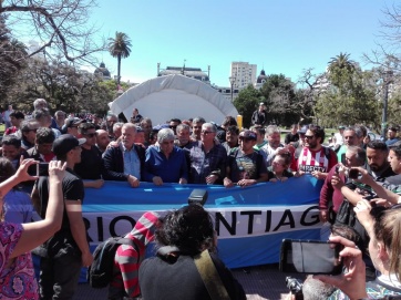 Moyano posó junto a los K de la Legislatura y pidió por la unidad peronista