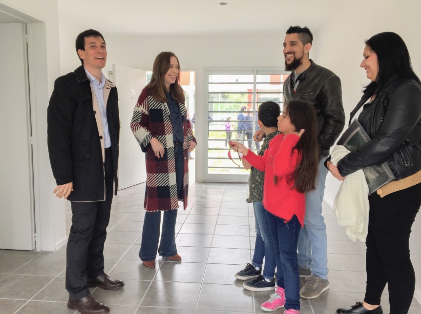 Con señal a la clase media, Vidal entregó 119 viviendas en Ituzaingó
