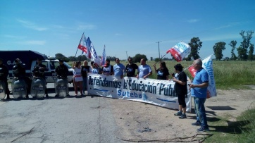 Con reclamos por obras, Vidal reunió a su gabinete en Saladillo y visitó los distritos de Azul y Tapalqué