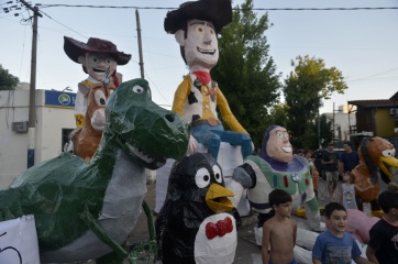 Del temporal a la alegría: todas las fotos de la gran fiesta de los Muñecos en la capital provincial