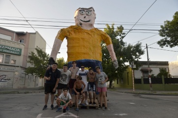 Del temporal a la alegría: todas las fotos de la gran fiesta de los Muñecos en la capital provincial