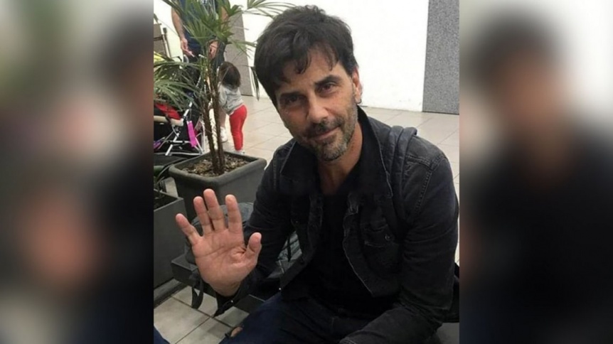 Juan Darthés fue fotografiado junto a su familia en Brasil