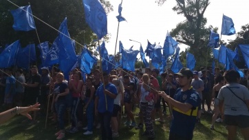 El calor de la militancia le puso color al Congreso peronista