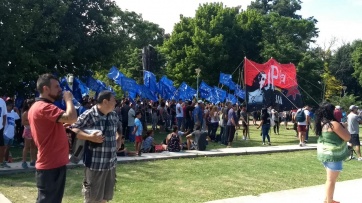 El calor de la militancia le puso color al Congreso peronista