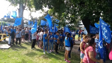 El calor de la militancia le puso color al Congreso peronista