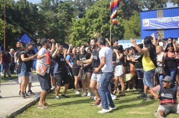 El calor de la militancia le puso color al Congreso peronista