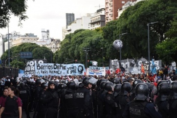 Marcha: luego de la desconcentración, hubo incidentes frente a Desarrollo Social