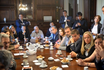 “Tucho” Fernández reunió al arco político platense y pidió esfuerzos para combatir la pobreza