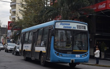 El reclamo detrás de una maqueta de colectivo que recibió CFK